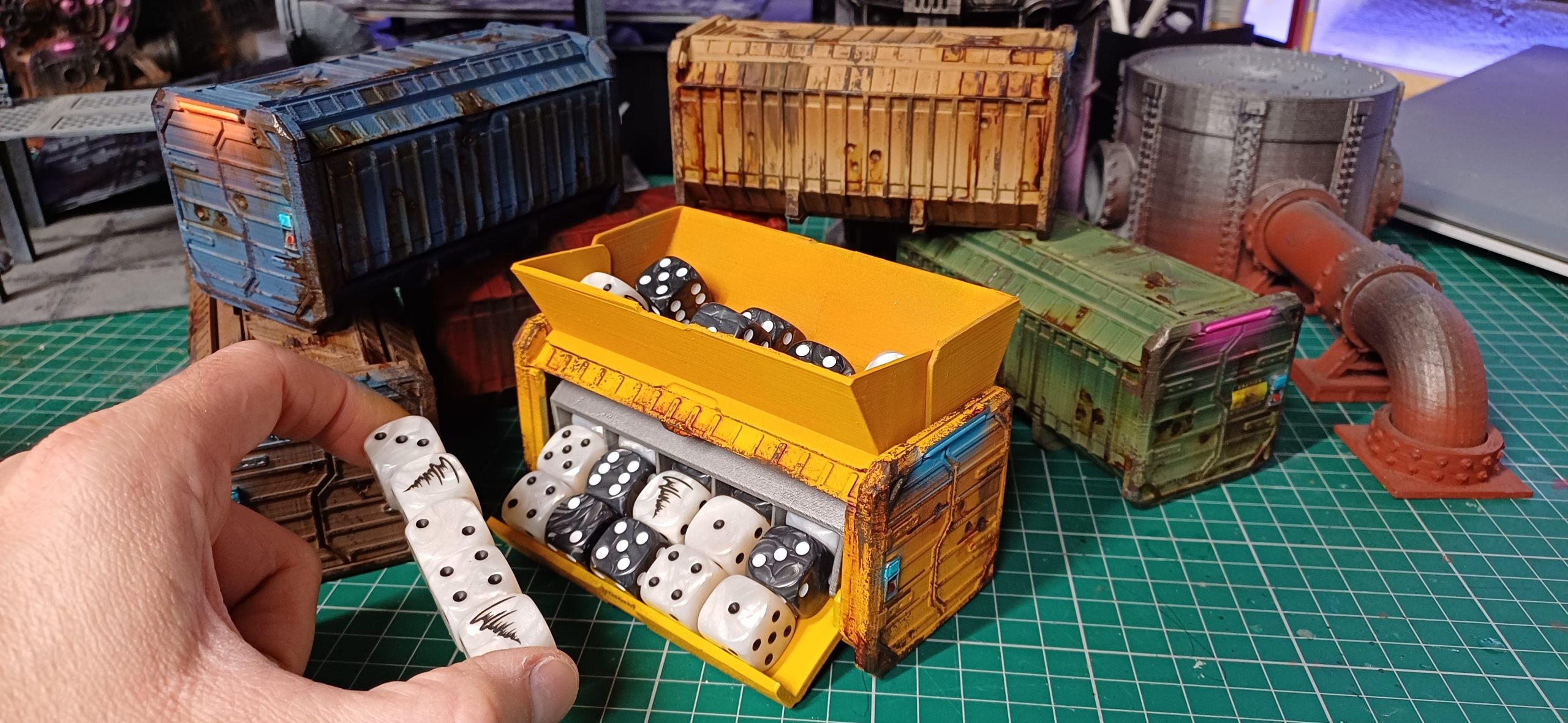 16mm Rapid Fire Dicebox - Physical image 2